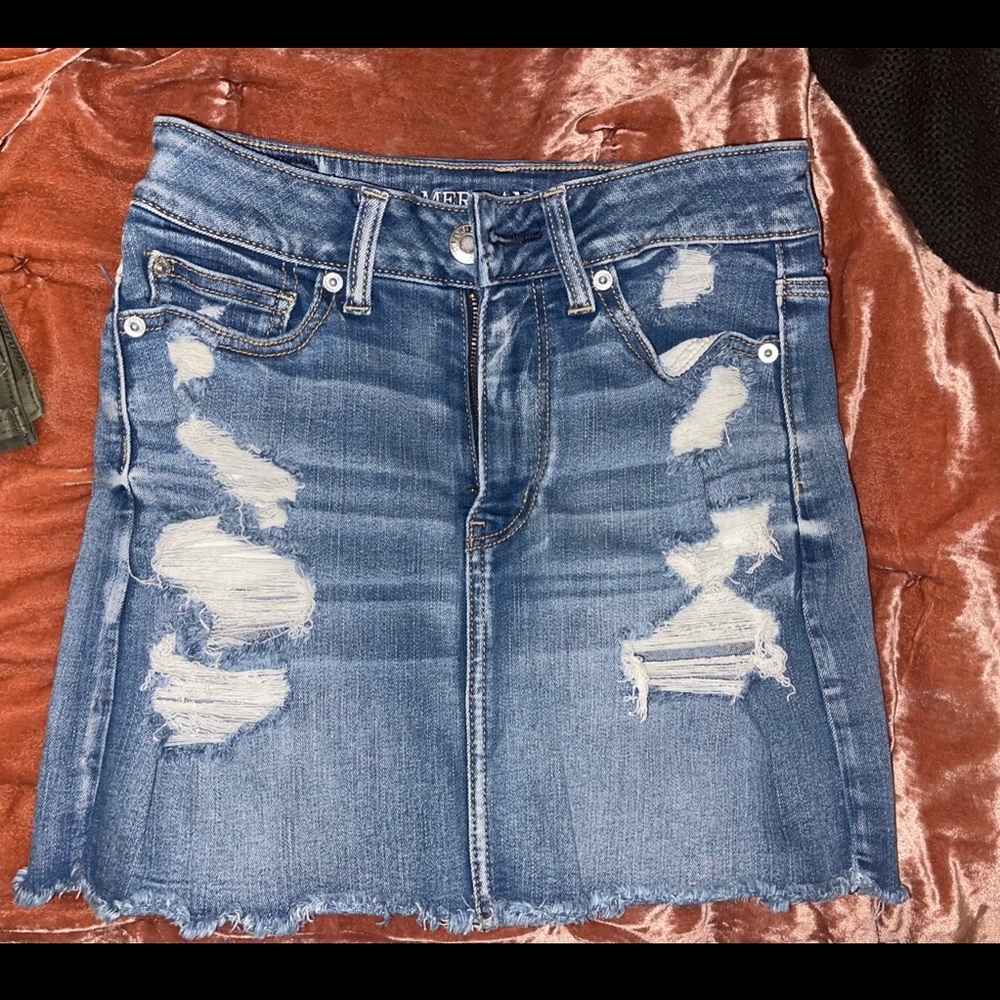 American eagle distressed jean skirt